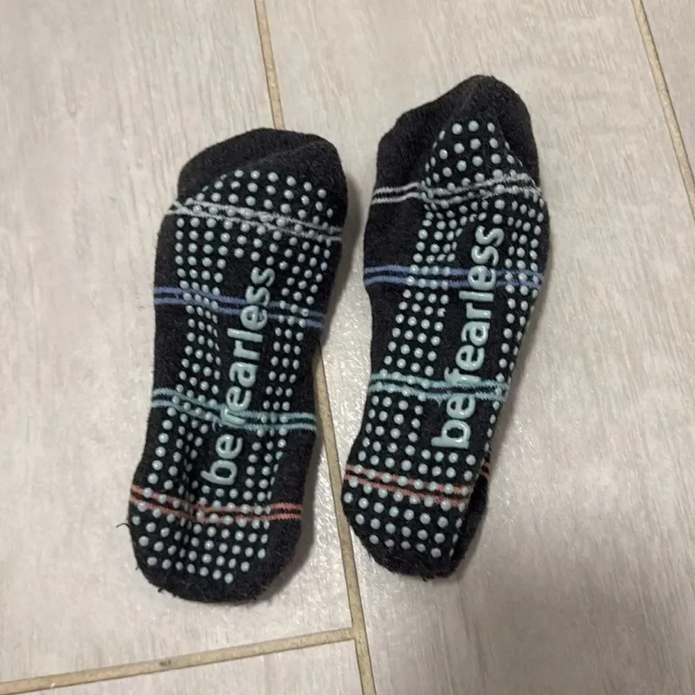 Sticky be grey and multicolor socks